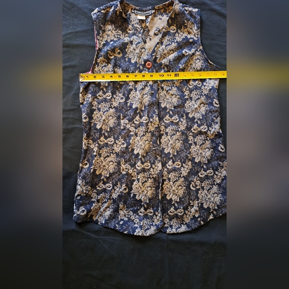 Intriguing Threads. Size medium vest. Vintage. - Picture 3 of 5